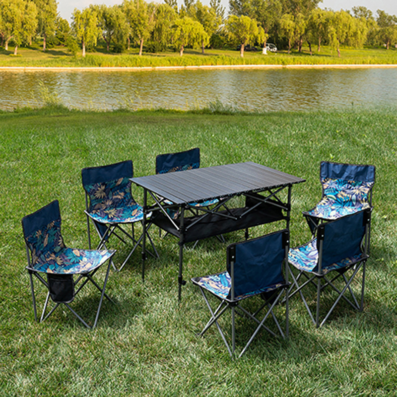 Camping-Rolltisch mit Netztasche