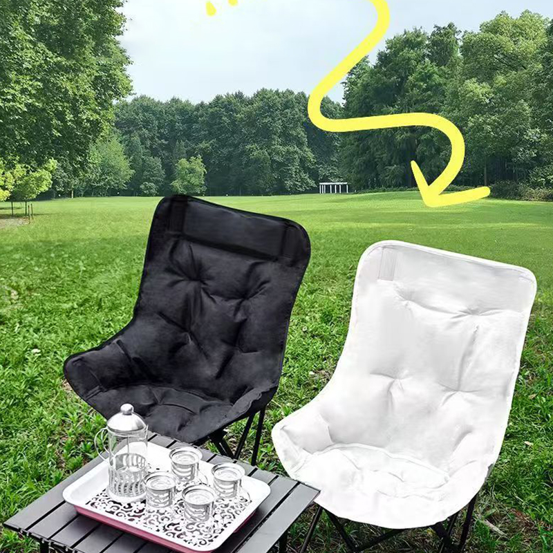 Gepolsterter Moon Chair mit hoher Rückenlehne